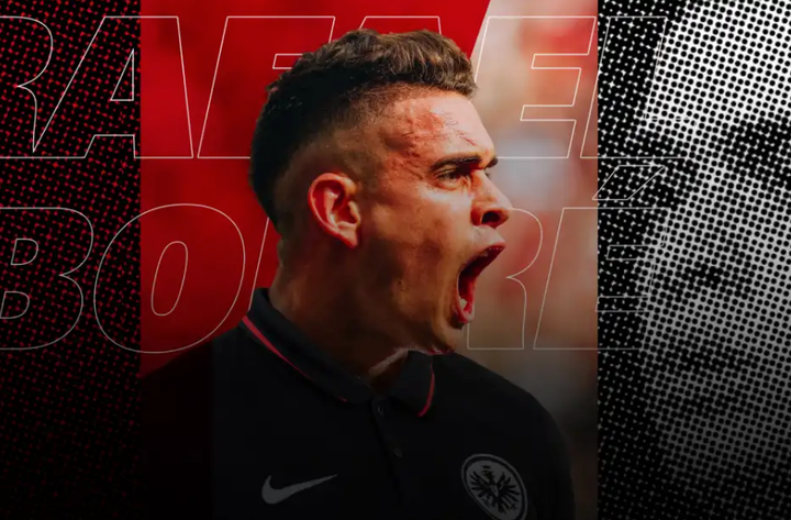O Eintracht Frankfurt assina com Santos Borré até 2025
