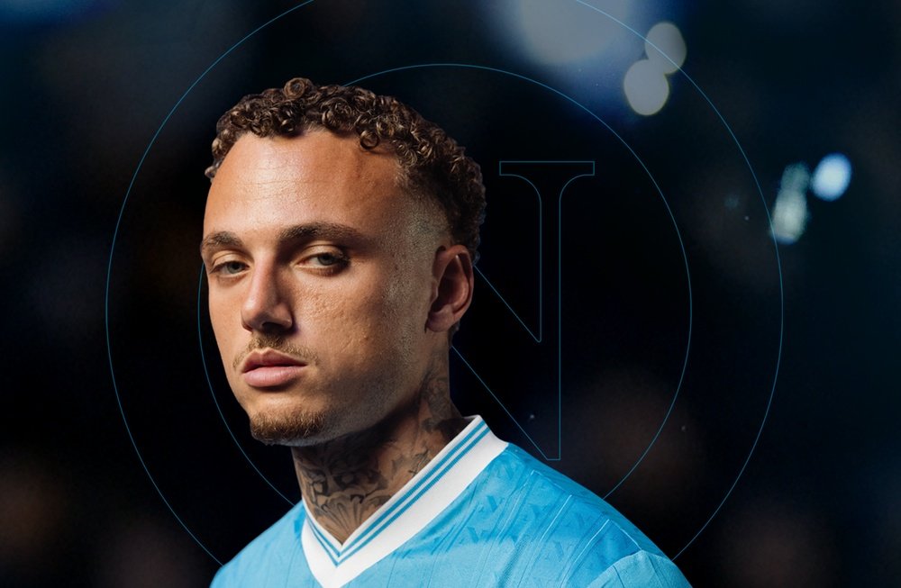 Noa Lang firma per il Napoli. Napoles