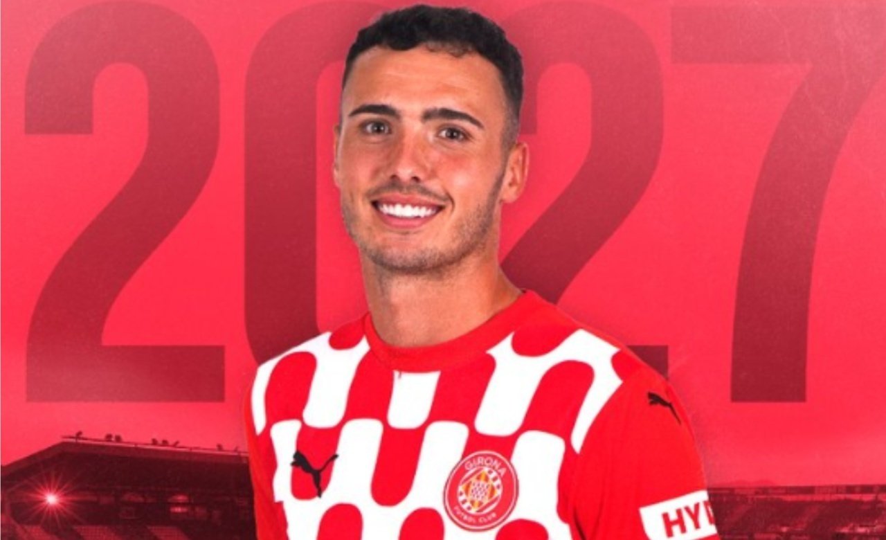 El Girona le amplía dos años más el contrato a Arnau Martínez