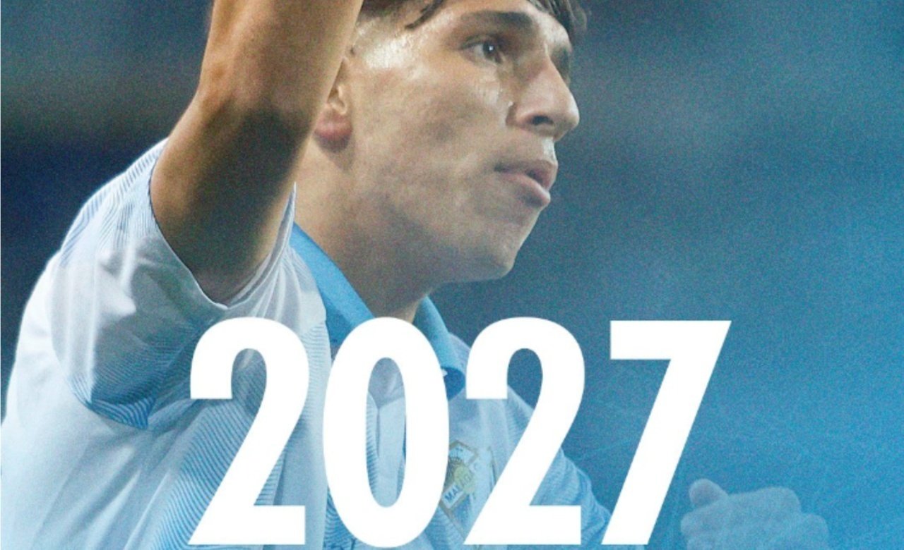 Izan Merino desoye ofertas y renueva hasta 2027 con el Málaga