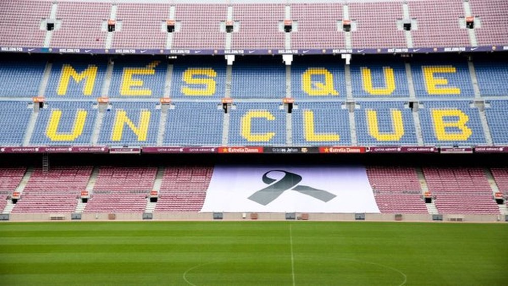 El Barcelona lucirá en sus camisetas un 'Gracias, Johan' en lugar del escudo de campeón. FCBarcelona