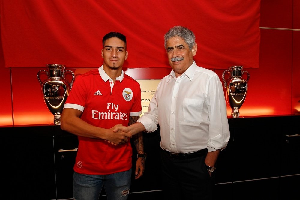 Cristian Arango fue anunciado por el Benfica, pero el club lo ha cortado. SLBenfica