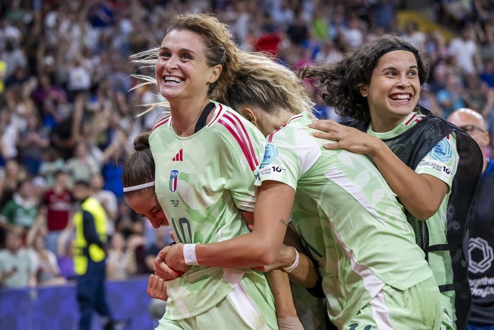 Cristiana Girelli apareció para brillar en el minuto 90. EFE
