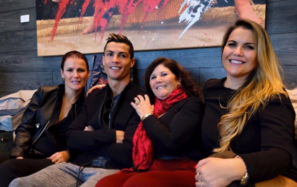 Ronaldo with his family members. Instagram