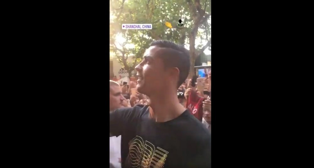Un sinfín de fans se dejaron la garganta gritando a Cristiano antes del partido. CristianoRonaldo