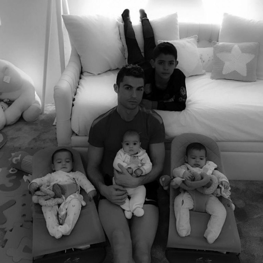 Cristiano Ronaldo showed solidarity in the fight against infantile cancer. Twitter/Cristiano