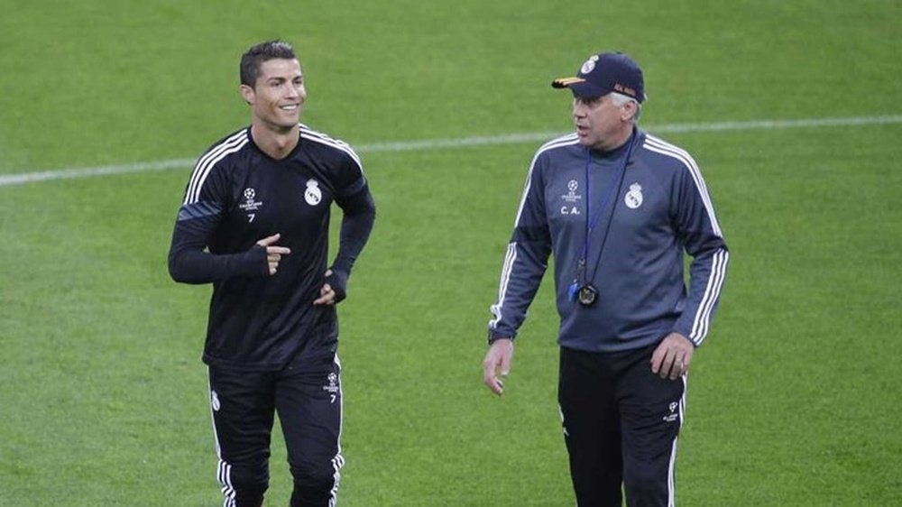 Cristiano Ronaldo e Ancelotti se encontram. Record/Reuters