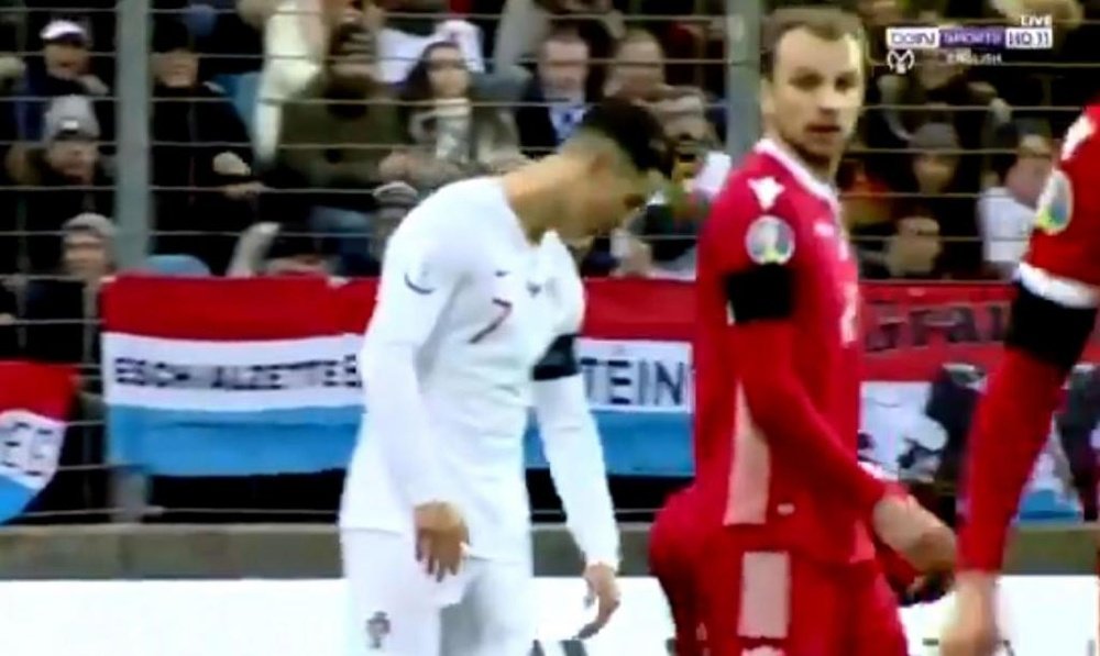 Cristiano was teased by chants of 'Messi, Messi'. EFE
