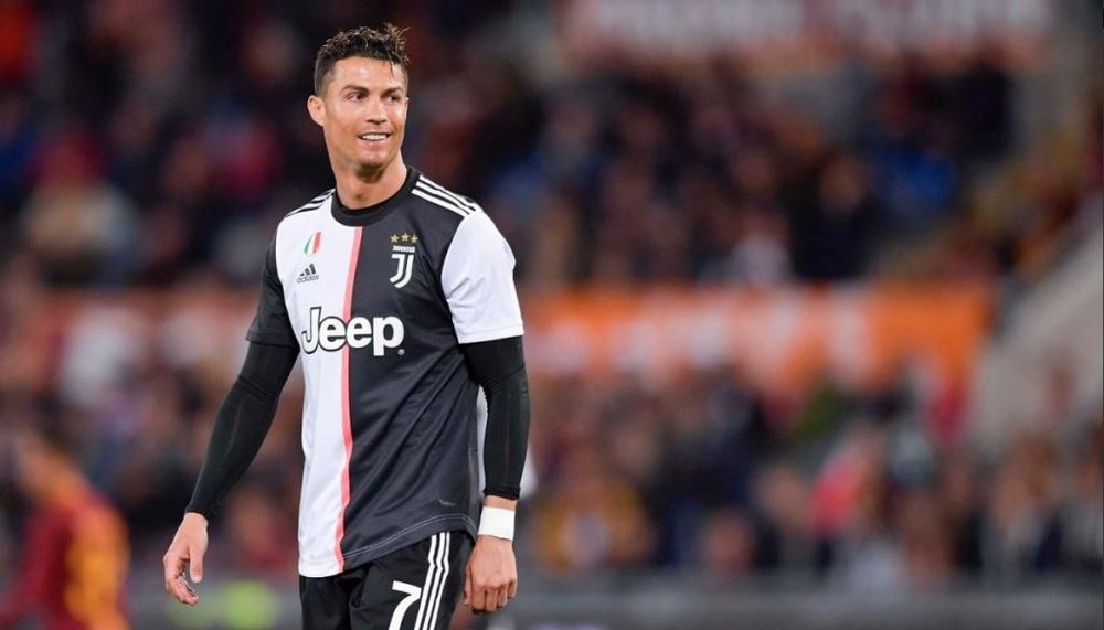 Cristiano Ronaldo sorri com Sarri na Juventus. JuventusFC
