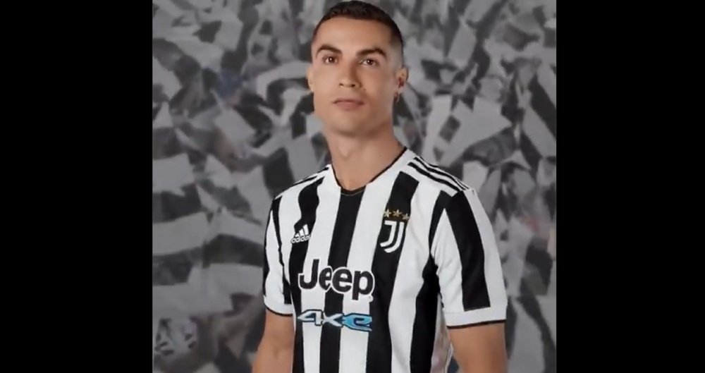 CR7 é modelo em lançamento da nova camisa da Juve. JuventusFC