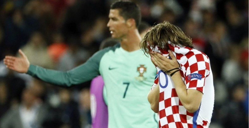 Cristiano Ronaldo, jugador de Portugal, y Luka Modric, jugador de Croacia, en la Eurocopa. DefensaCentral