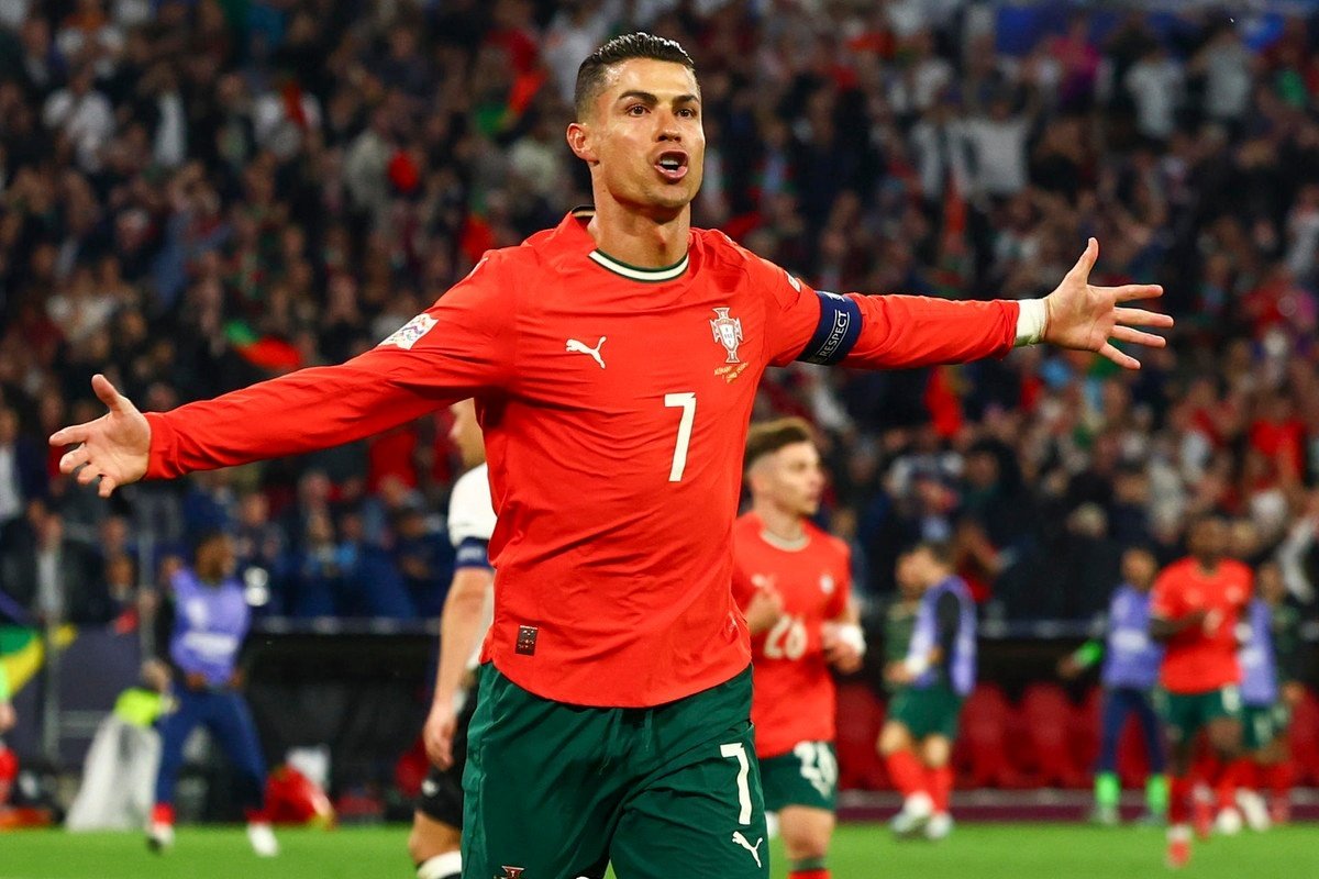Cristiano Ronaldo declarou nesta quarta-feira estar “muito orgulhoso” por ter quebrado, com Portugal, o recorde de maior número de gols em uma fase de classificação para a Copa do Mundo, algo que considerou uma “marca única”.