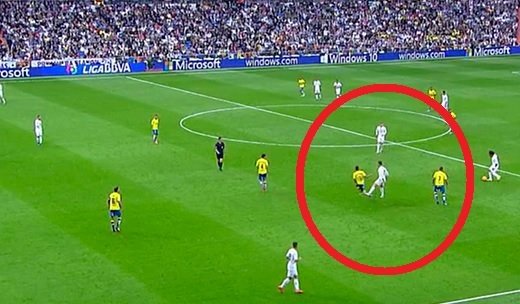 Cristiano Ronaldo da una patada a un jugador de Las Palmas. Twitter