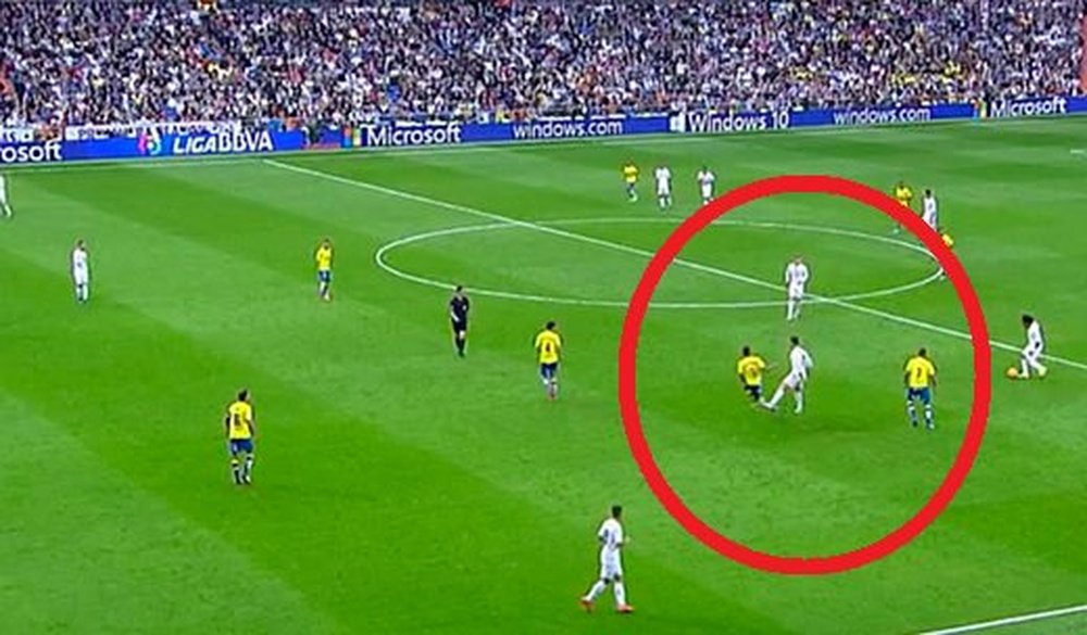 Cristiano Ronaldo da una patada a un jugador de Las Palmas. Twitter