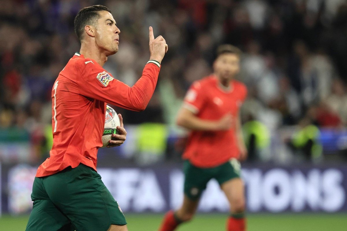 Ronaldo has confirmed he'll be staying at Al Nassr despite speculation over a possible exit. EFE