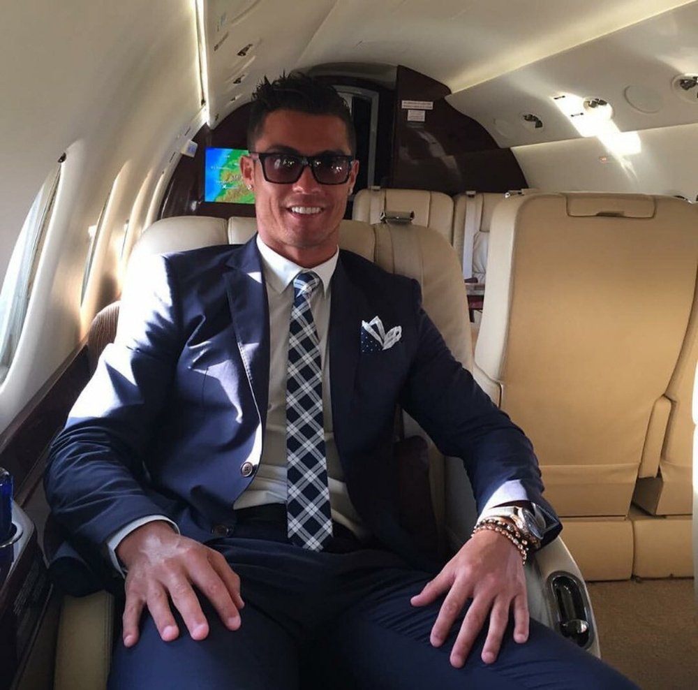 Cristiano adquirió su jet privado por 19 millones de euros. Twitter
