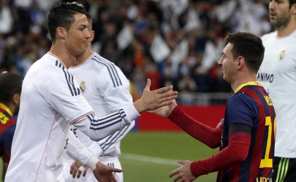 La diferencia de altura entre Messi y Ronaldo es considerable. AFP