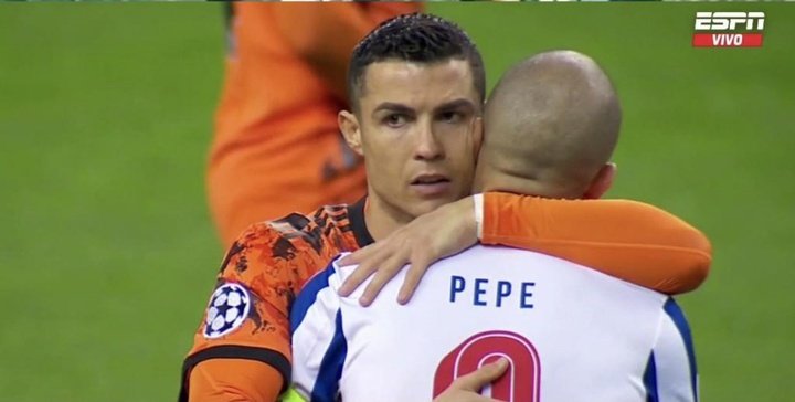 La imagen más esperada: Pepe y Cristiano se abrazaron antes de jugar