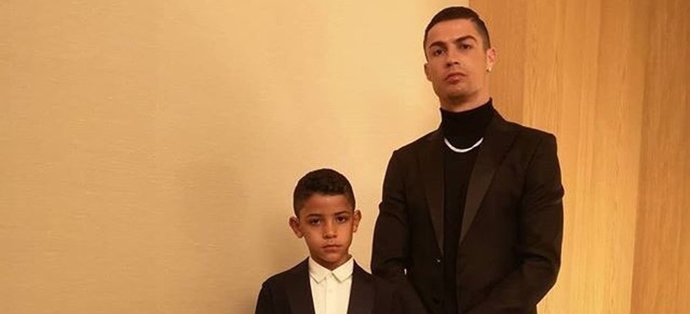 Cristiano Ronaldo com o seu filho. Twitter/Cristiano