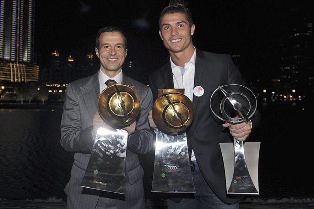 Cristiano Ronaldo e seu representante, Jorge Mendes. AFP