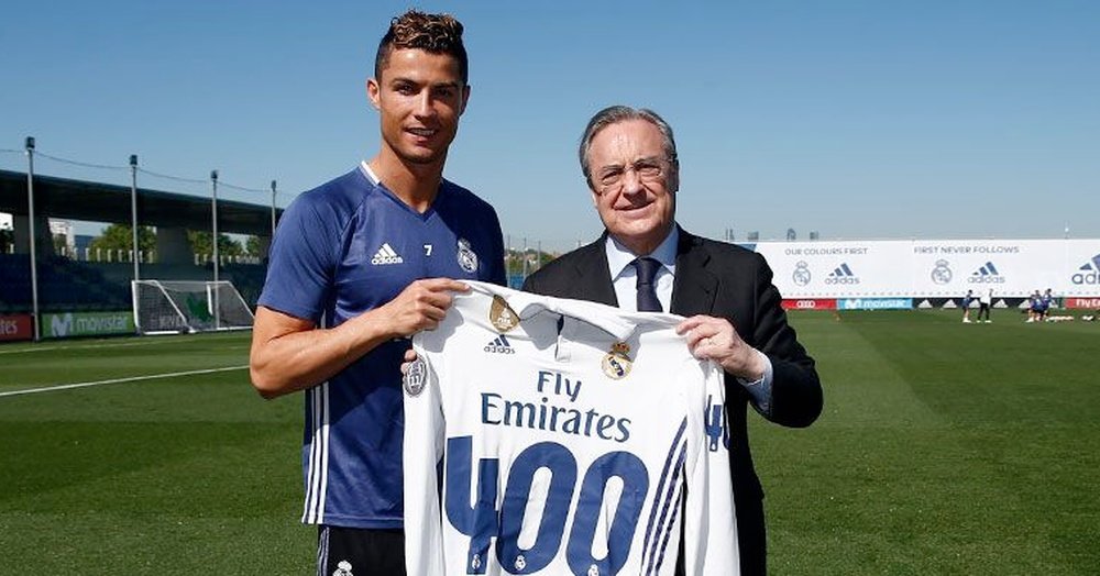 Cristiano Ronaldo porte un maillot de ses 400 buts avec le Real Madrid. RealMadrid