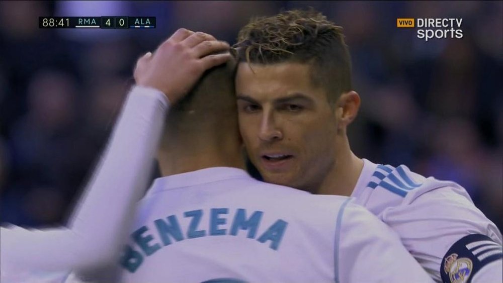 Ronaldo a offert le penalty à Benzema. Captura/DirecTVSports