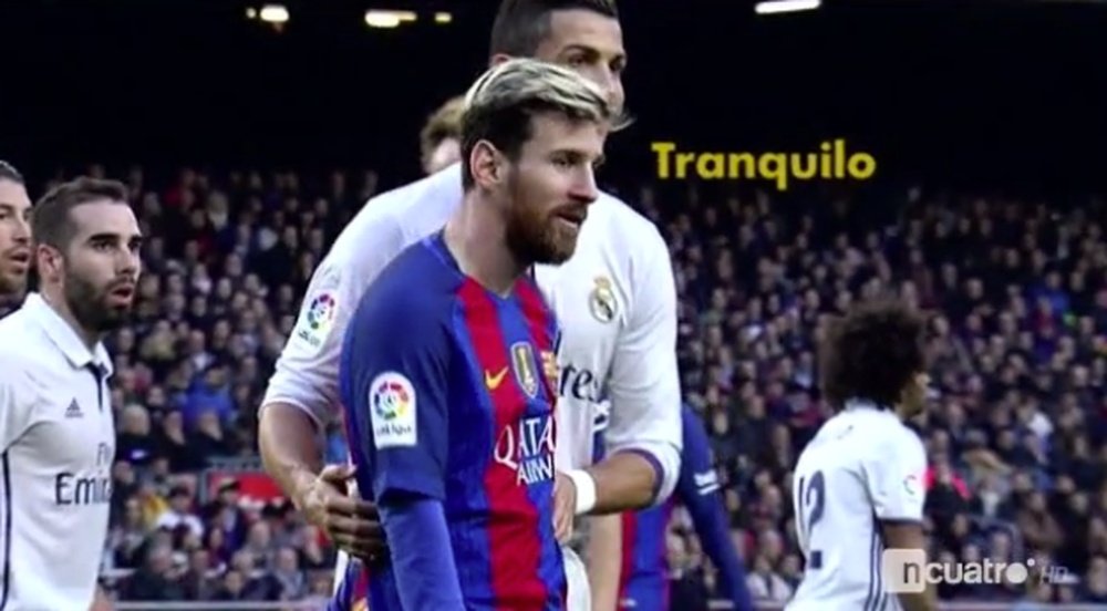 Messi y Cristiano comparten bromas y risas. Cuatro