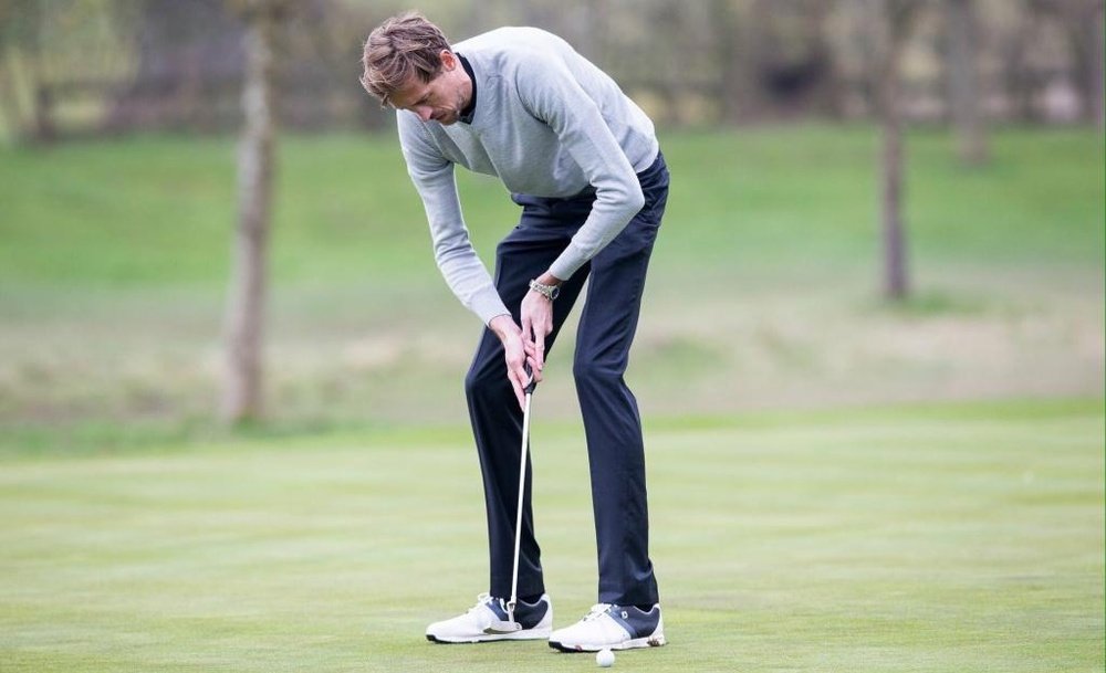 Crouch is an keen golf player in his spare time off the pitch. Twitter