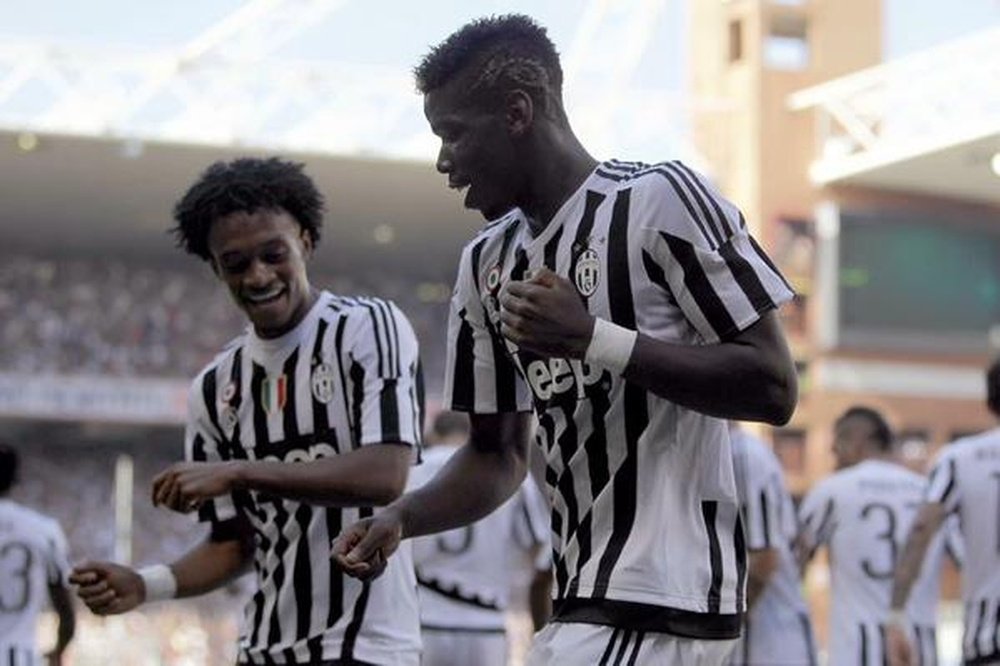 Cuadrado y Pogba celebran un tanto de la Juventus ante el Génova. Twitter.