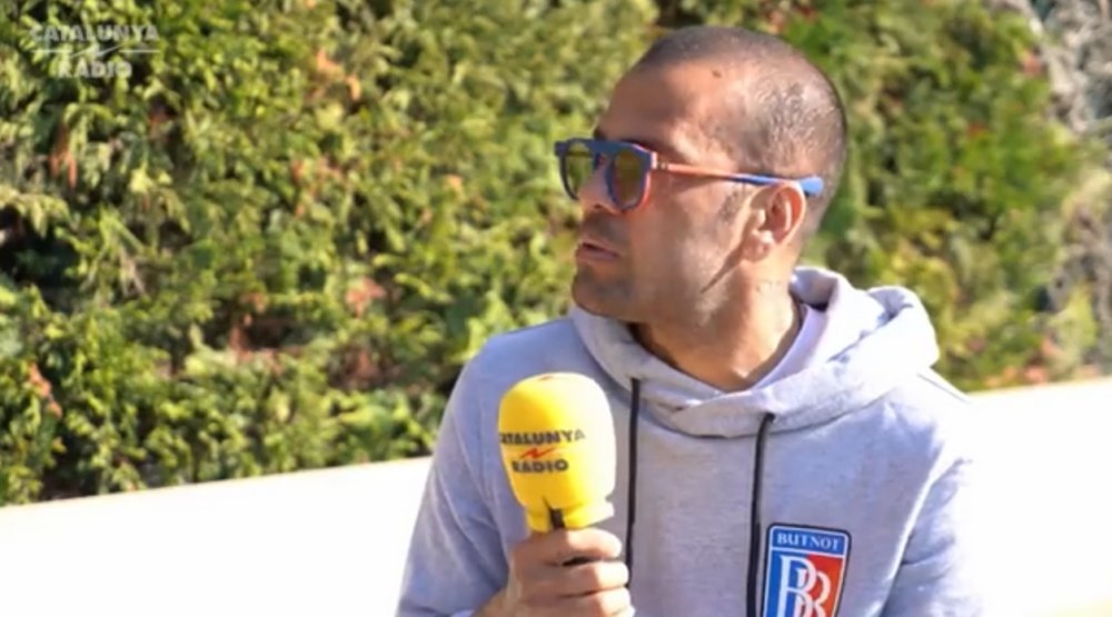 Daniel Alves falou sobre os problemas do Barcelona. Captura/CatalunyaRadio