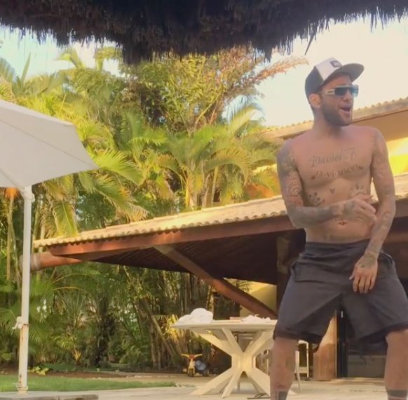 Dani Alves disfruta de unas Navidades con mucho ritmo