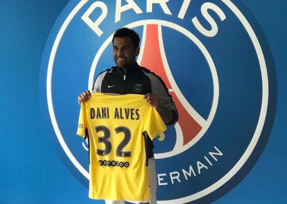 Dani Alves took part in his first training for PSG. PSG