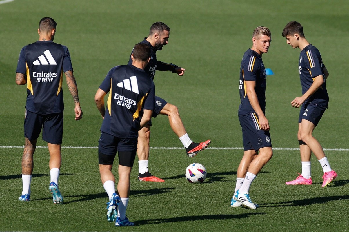 Güler mostra a Ancelotti que está pronto para jogar. EFE