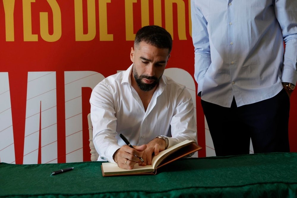 Carvajal and Joselu Mato received a tribute in Boadilla del Monte. EFE
