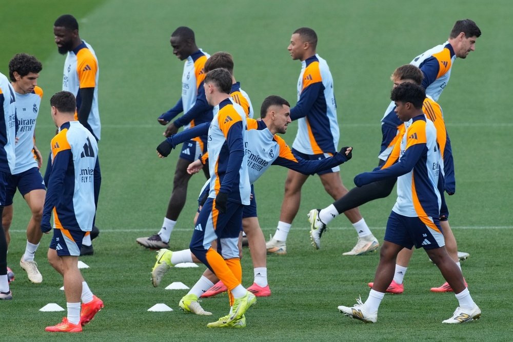 Ancelotti can no longer count on six of his players for their upcoming clash. EFE