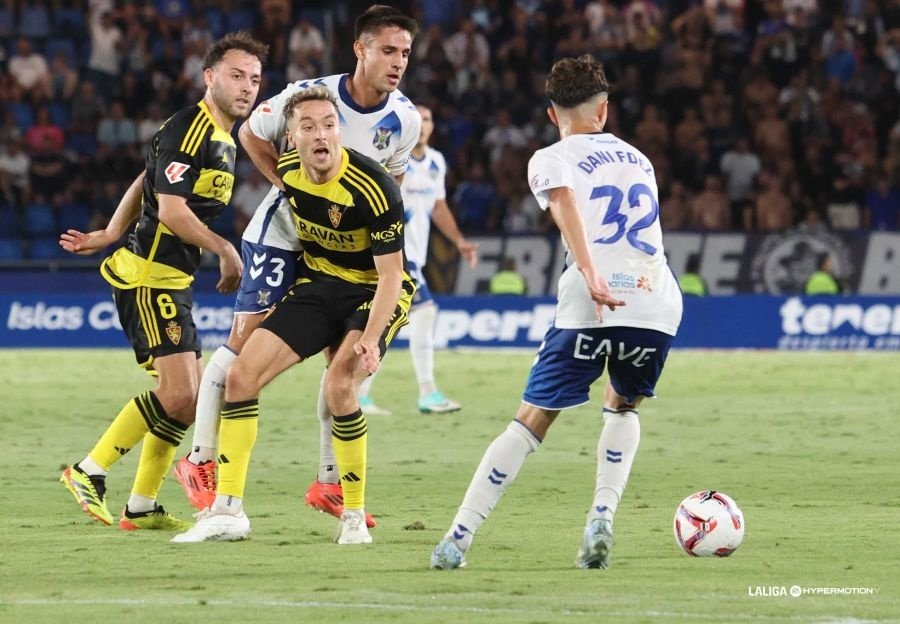 El Zaragoza saca la cabeza en Tenerife