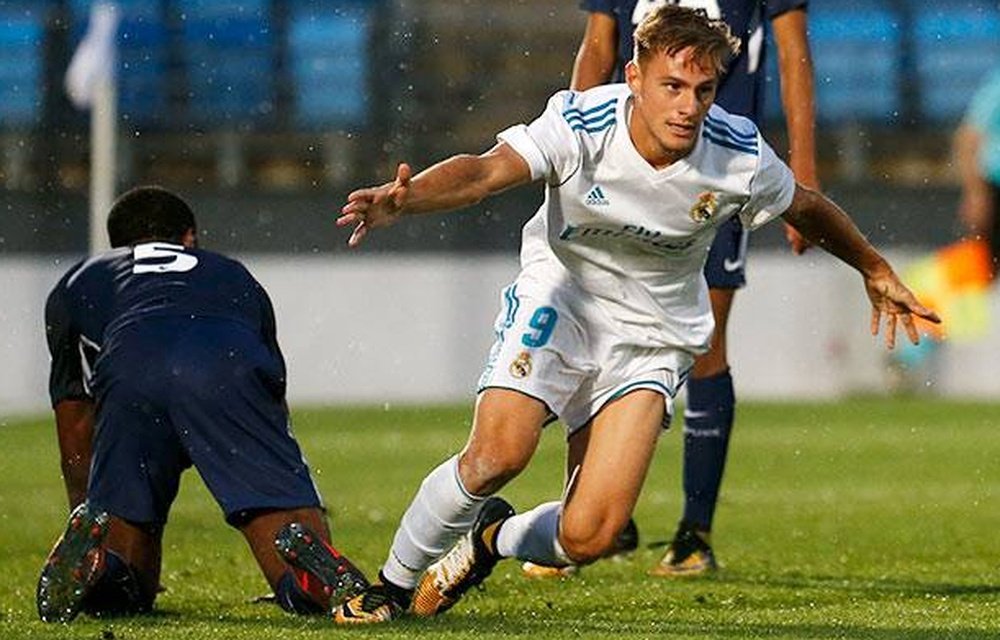 Dani Gómez celebra el tanto del empate del Real Madrid de Youth League ante el Tottenham. RealMadrid