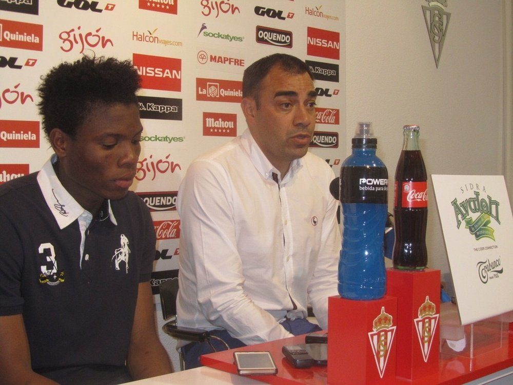 Dani Ndi, en una rueda de prensa con el Sporting. RealSporting
