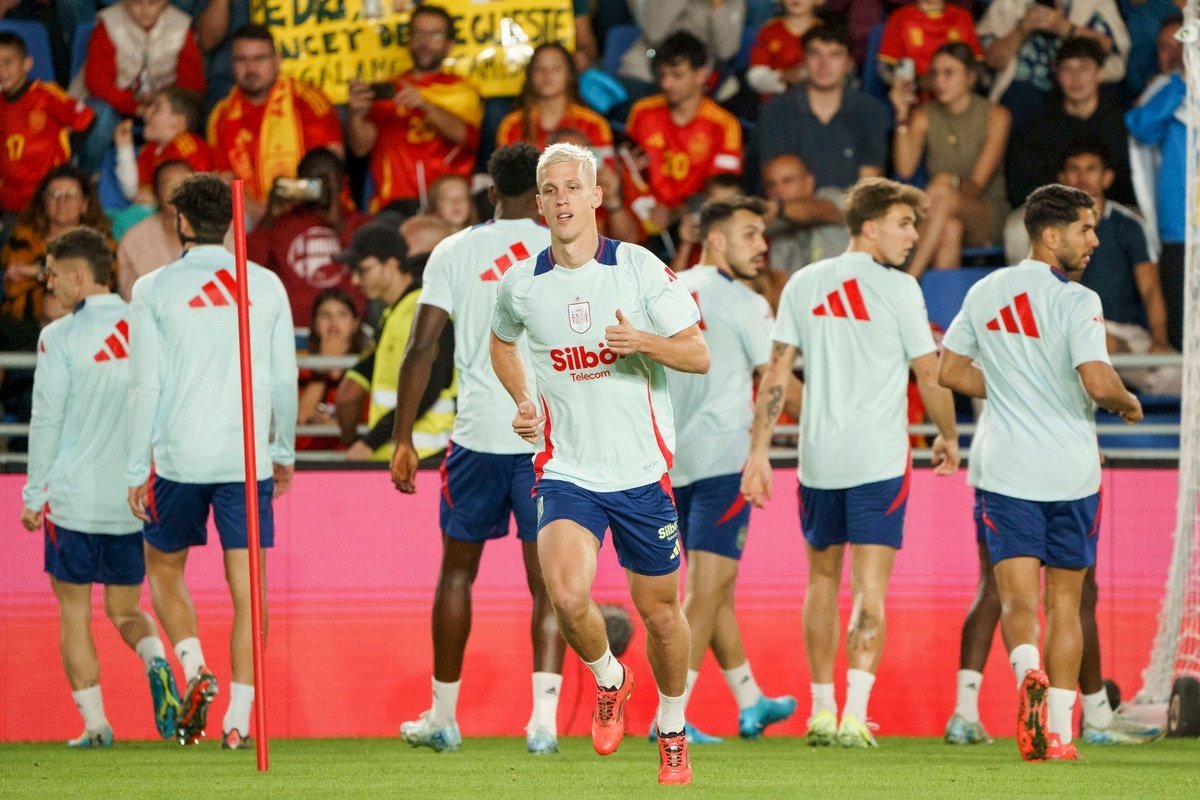 Dani Olmo encense Luis Enrique. EFE