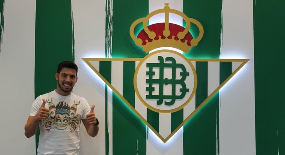 Dani Pacheco espera a que Alavés y Betis cierren su traspaso. RealBetisBalompié
