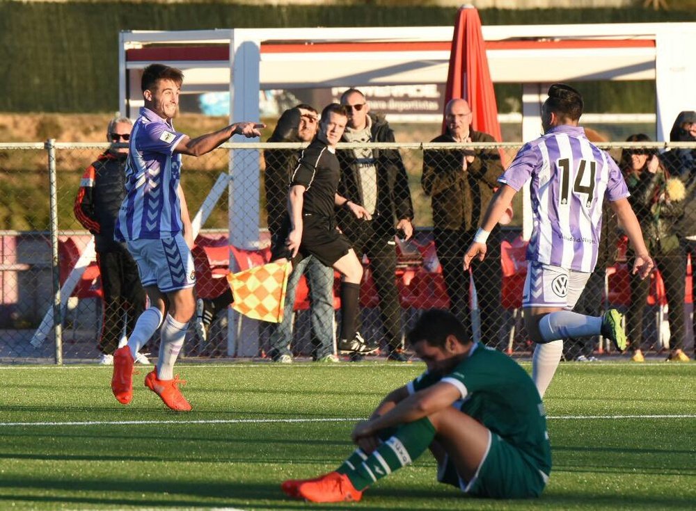Dani Vega celebra uno de los goles anotados ante el Coruxo. ValladolidCF