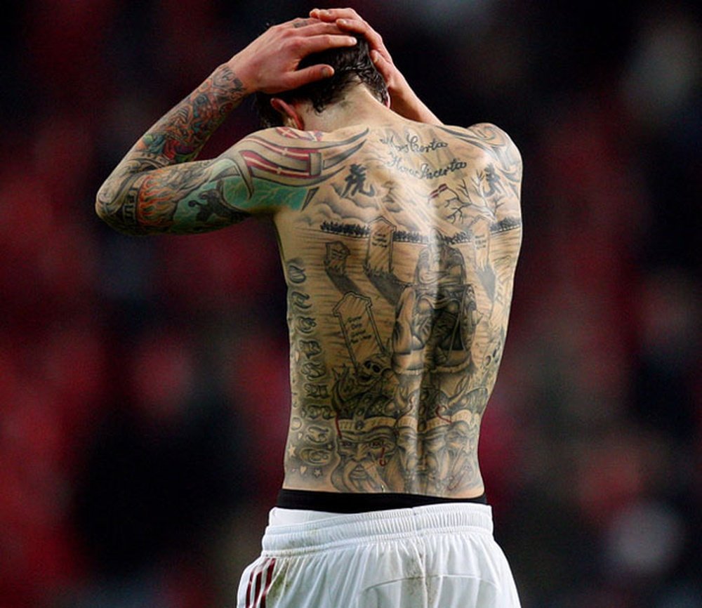 Daniel Agger es un fanático de los tatuajes. Twitter