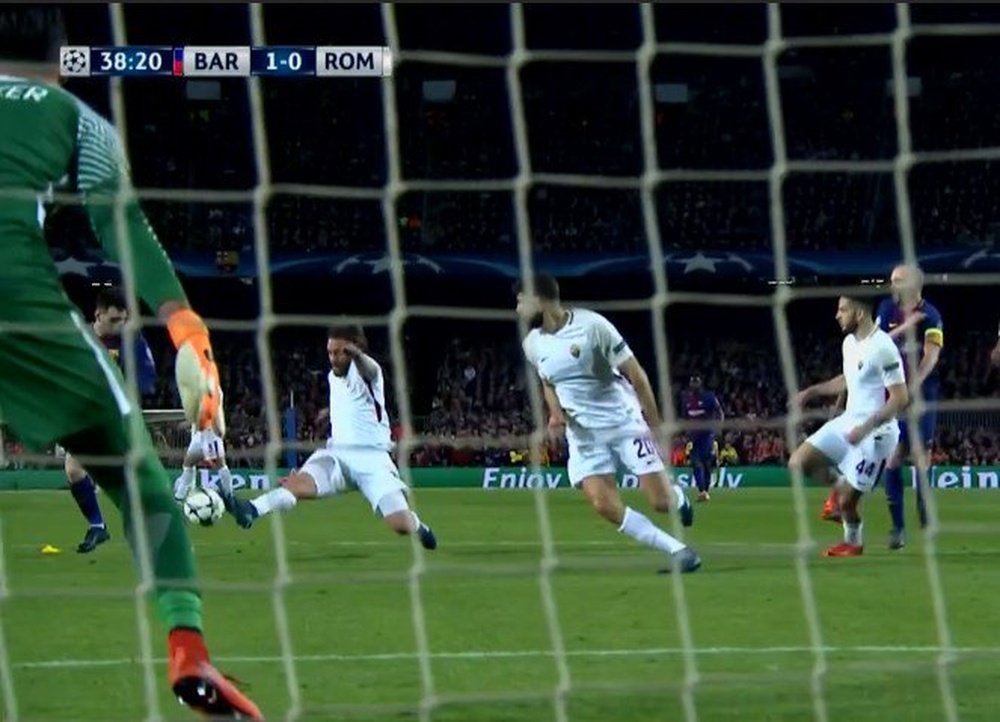 The own-goal moment from De Rossi. Twitter/BeINSports