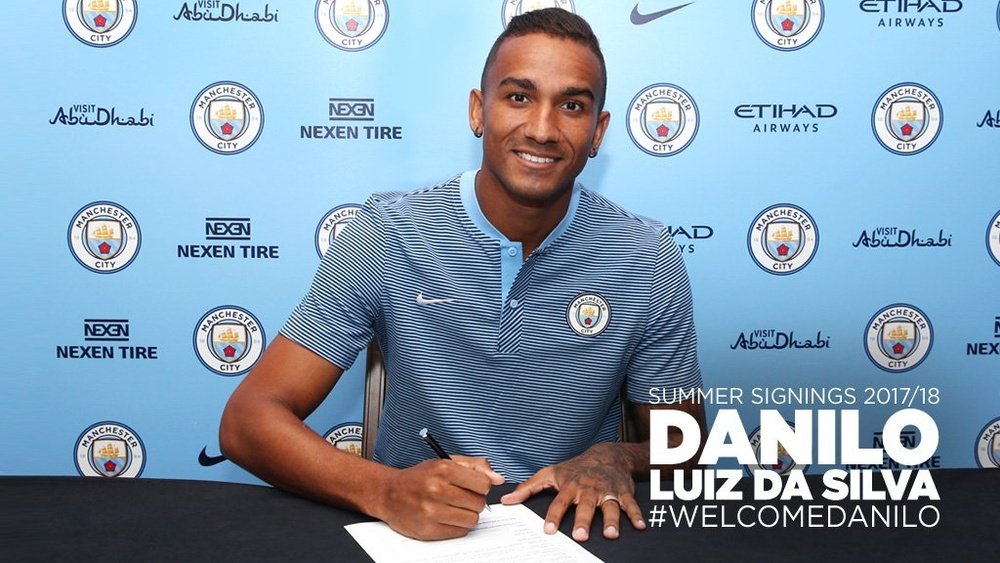Danilo rejoint Manchester City. MCFC