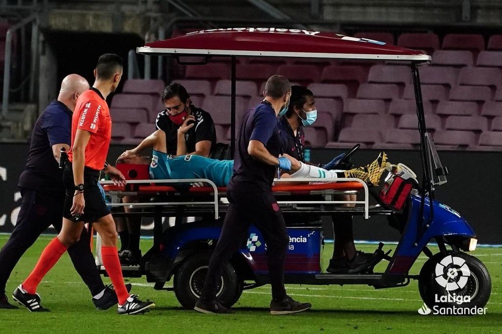 Brasanac se lesionó en un forcejeo con Messi. LaLiga