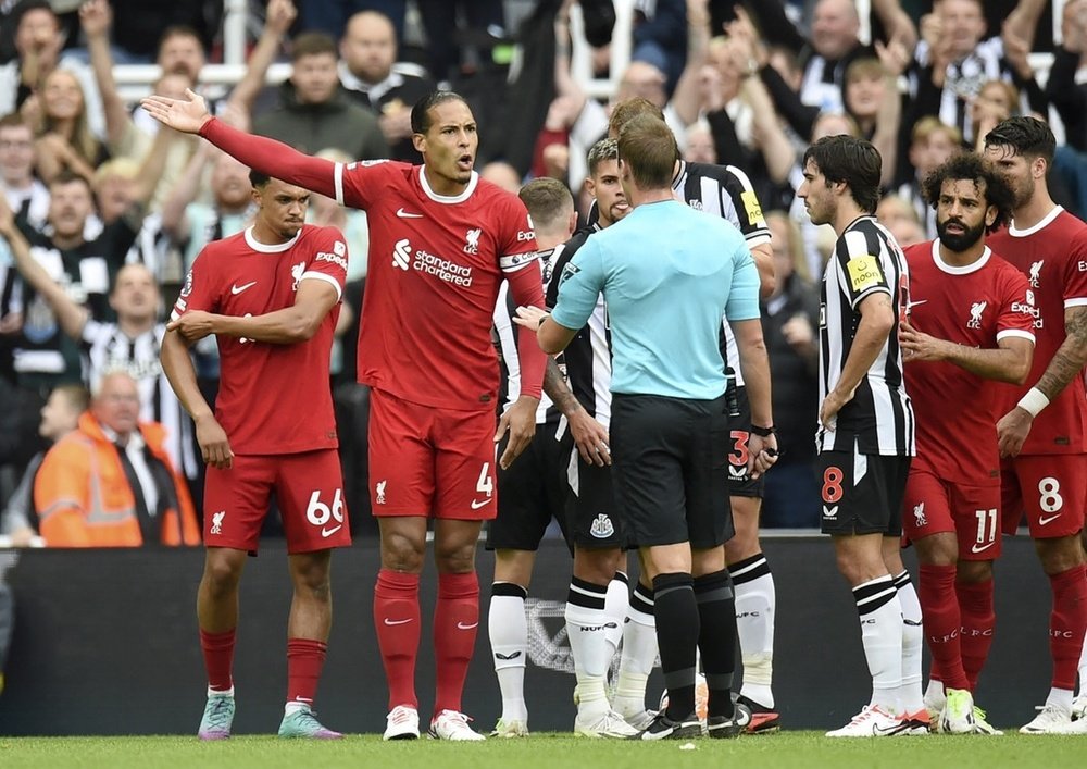 Brooks has taken charge of 12 Premier League matches this season. EFE