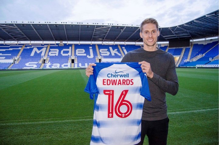 El Reading firma a Edwards