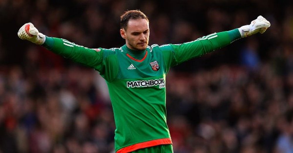 David Button, en la rampa de salida en el Brentford. Twitter