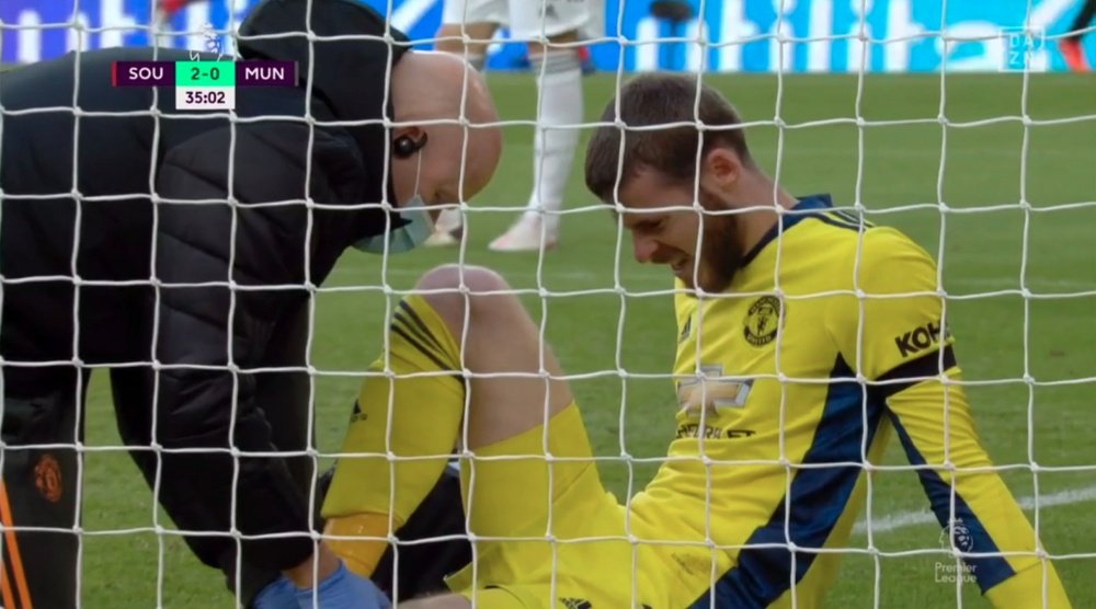 De Gea injured his knee. Captura/DAZN