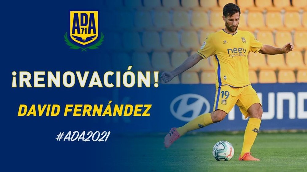 David Fernández firma por un curso más. Twitter/AD_Alcorcon